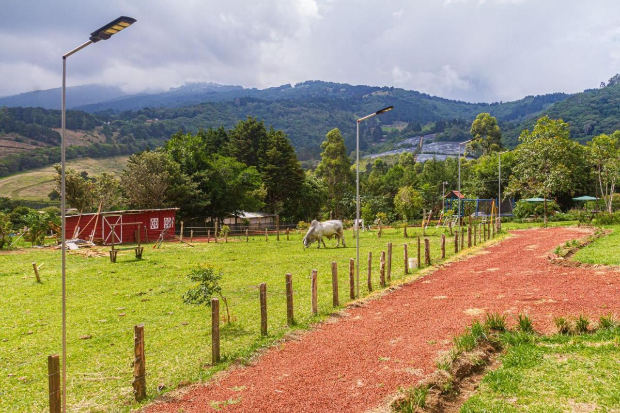 Hotel & Spa Escondite De La Montana Sabana Redonda 외부 사진